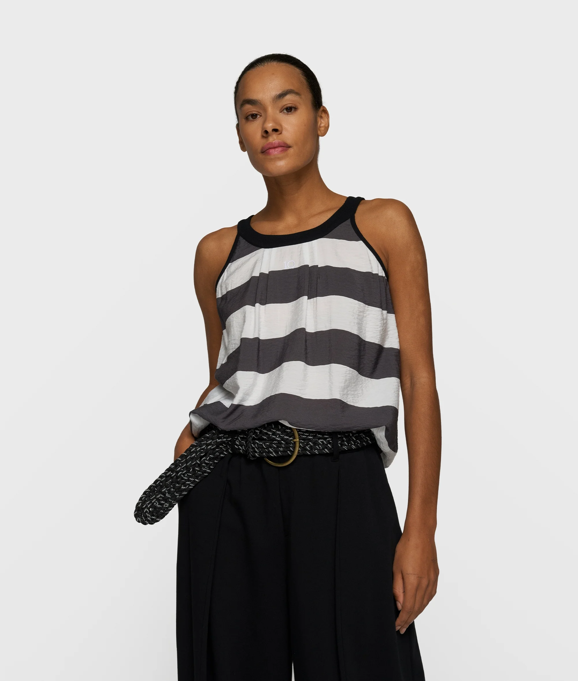 [WOMEN BLOG]LOVE ON TOP. LESS THINKING, MORE LIVING.